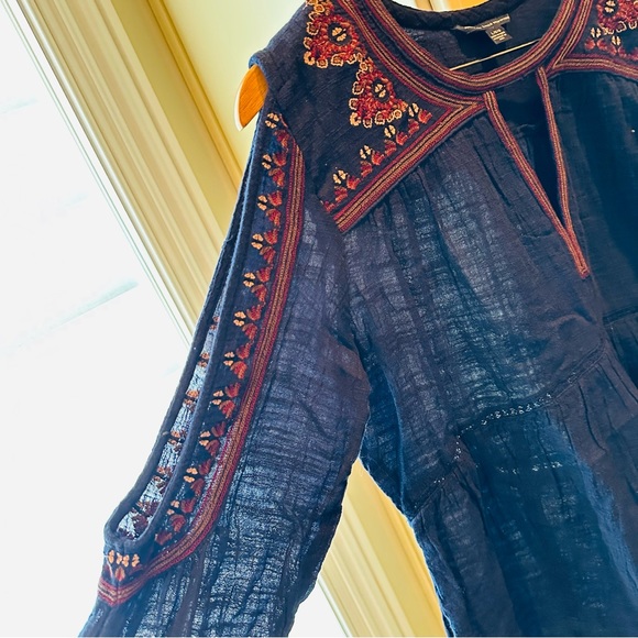 NWOT AEO Cutout Shoulder Embroidered Pendulum Tunic - Picture 2 of 6